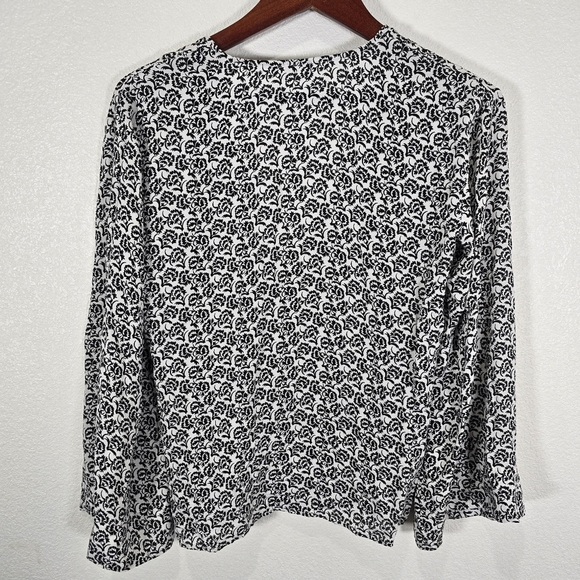 A.L.C. Size 6 Ray Deep V Bell‎ Sleeve Printed Silk Wrap Top Eggshell/Black - Picture 10 of 12